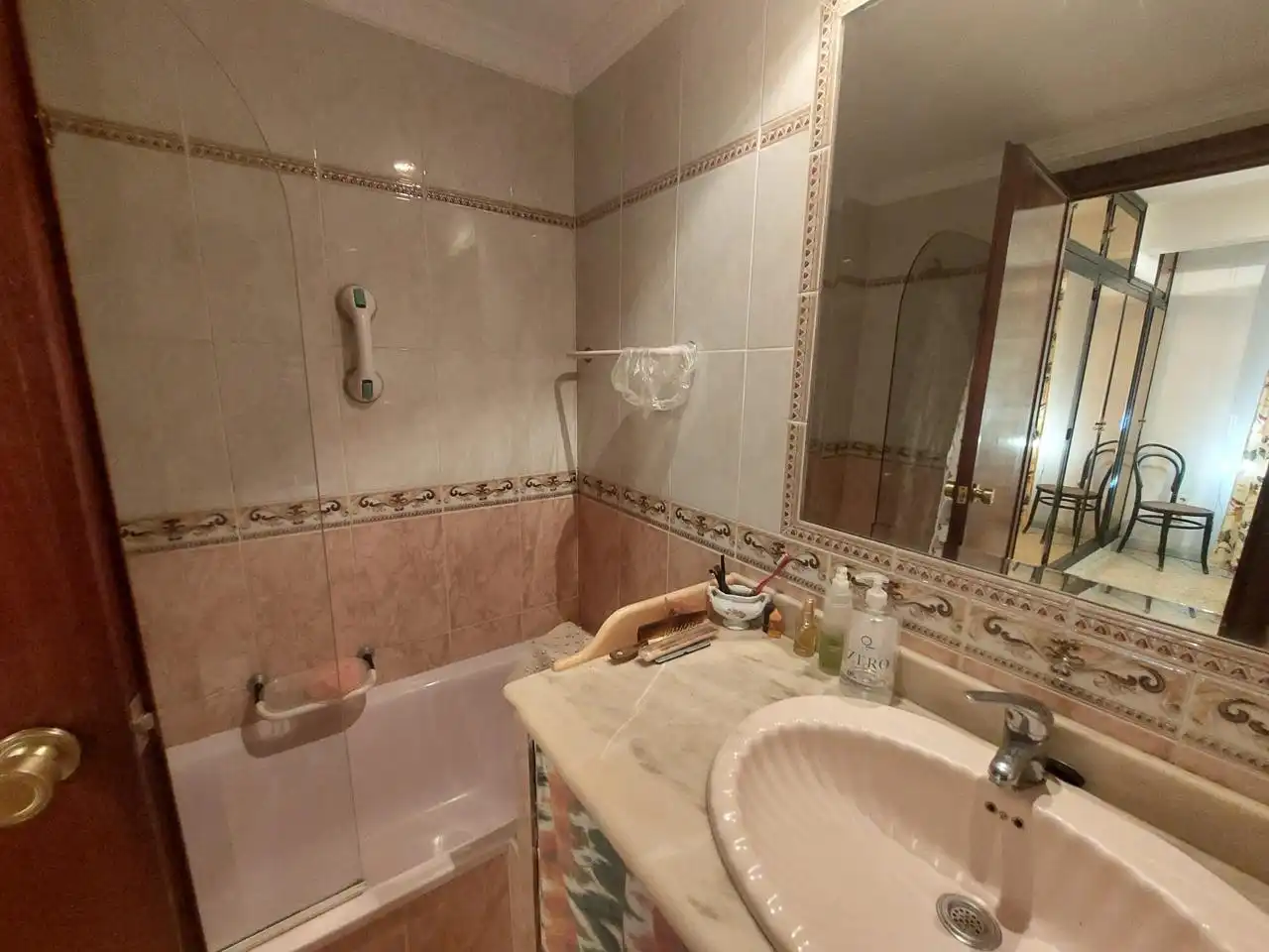 Baño de Piso de alquiler en Cádiz con Balcón
