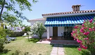 Garten von Einfamilien-Reihenhaus zur Miete in Conil de la Frontera mit Klimaanlage, Privatgarten und Schwimmbad