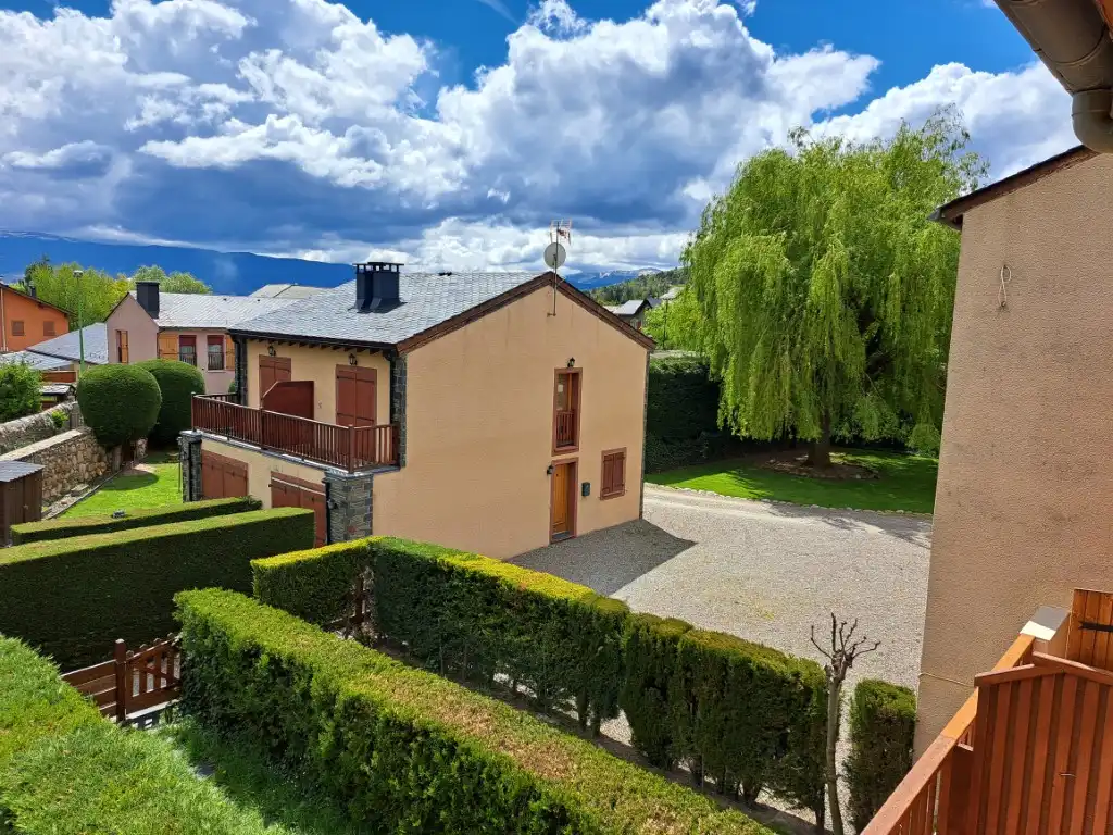 Einfamilien-Reihenhaus zur Miete in N-152, 171, Puigcerdà