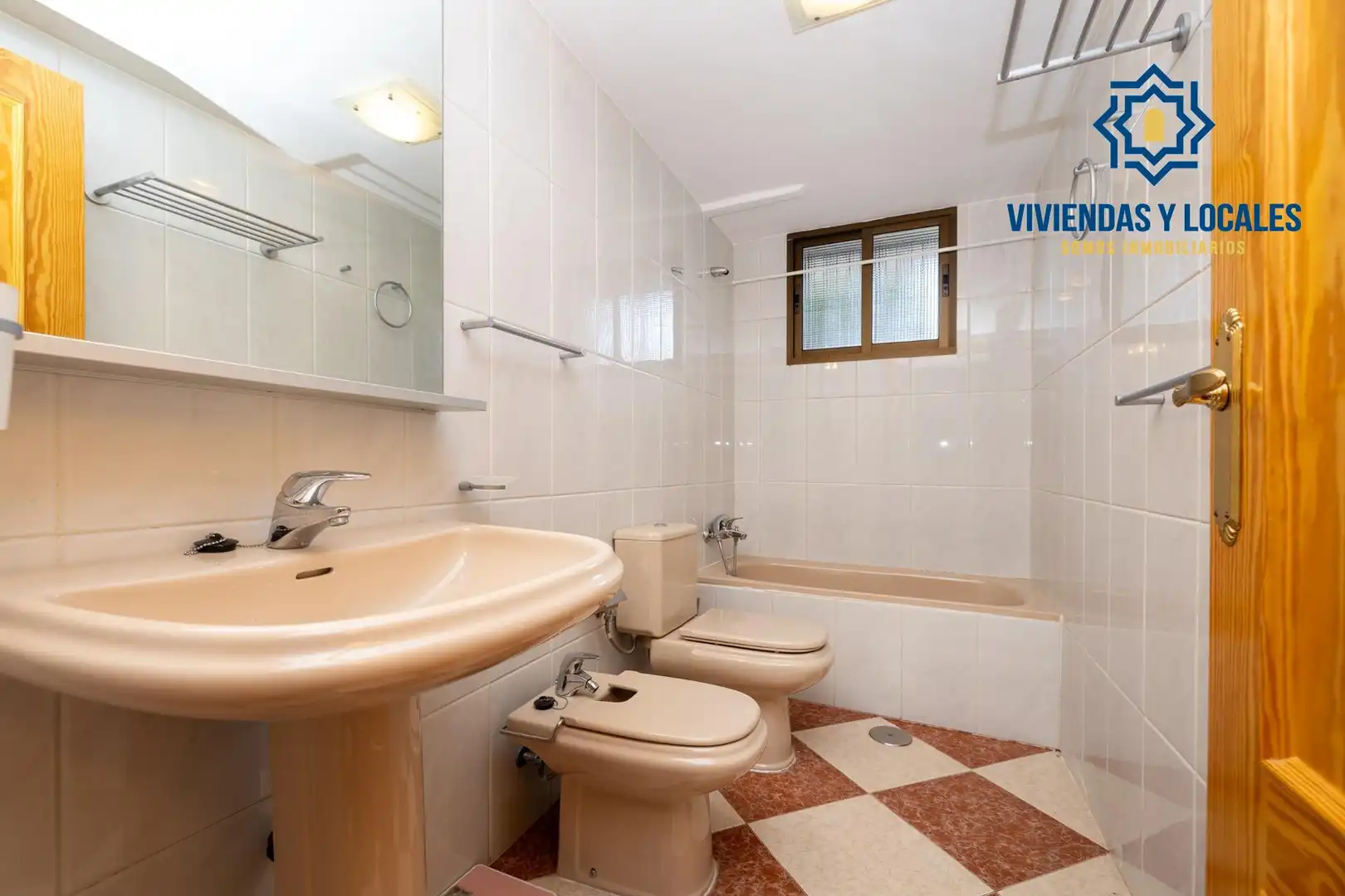 Chalet con piscina en venta en Calle Lindaraja, imagen 40