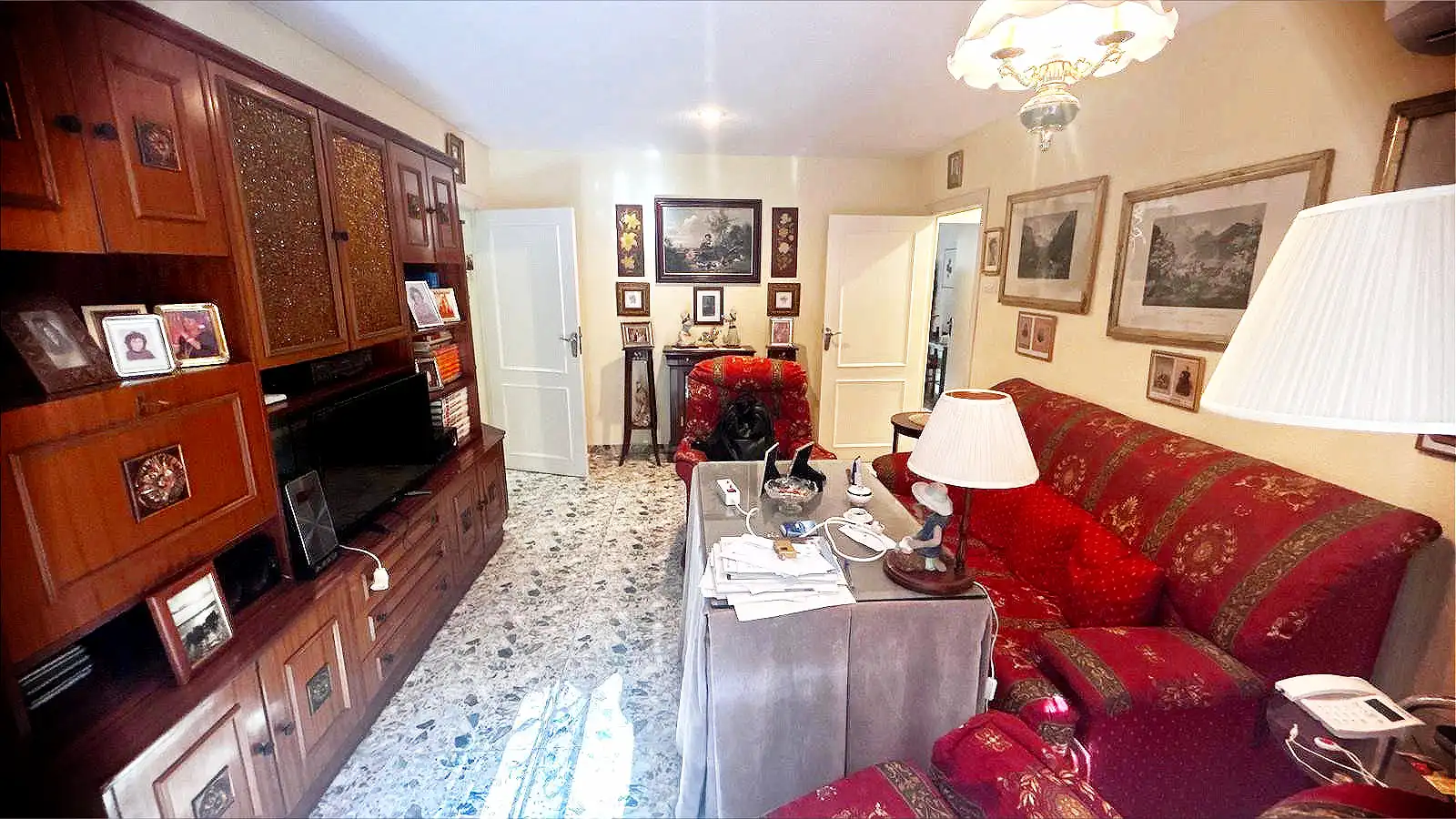 Sala d'estar de Planta baixa en venda en Córdoba amb Aire condicionat i Jardí privat