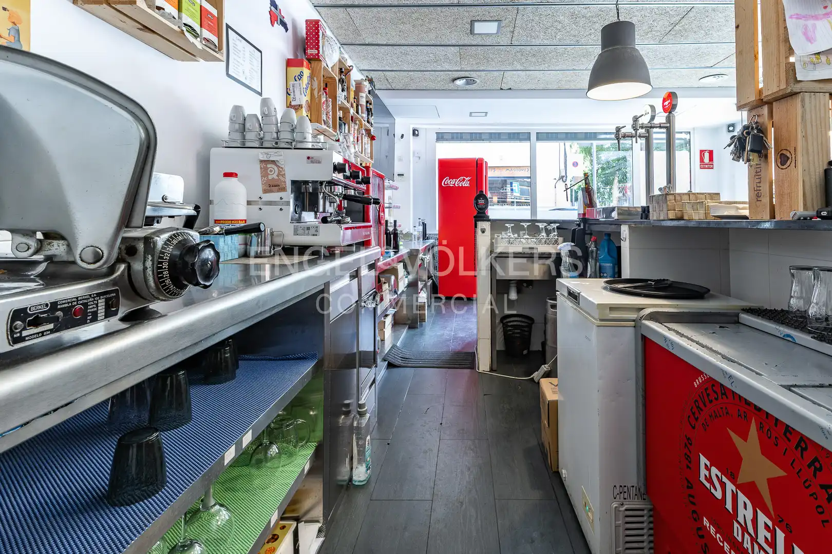 Cuina de Local de lloguer en Barcelona amb Terrassa