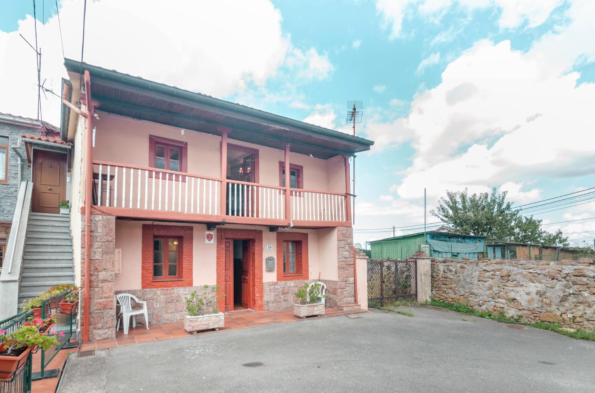 Exterior view of Single-family semi-detached for sale in Oviedo   with Heating and Balcony