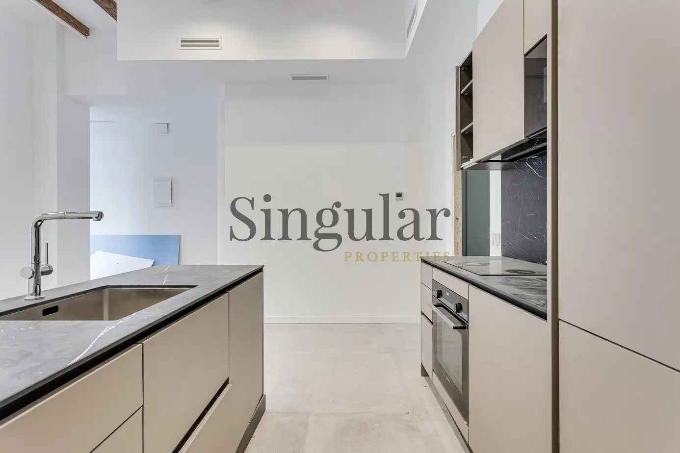 Cuina de Dúplex en venda en Barcelona amb Aire condicionat, Calefacció i Jardí privat