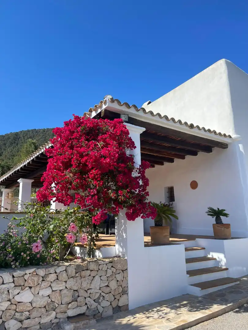 Vista exterior de Casa o chalet de alquiler en Sant Josep de sa Talaia con Jardín privado, Piscina y Amueblado