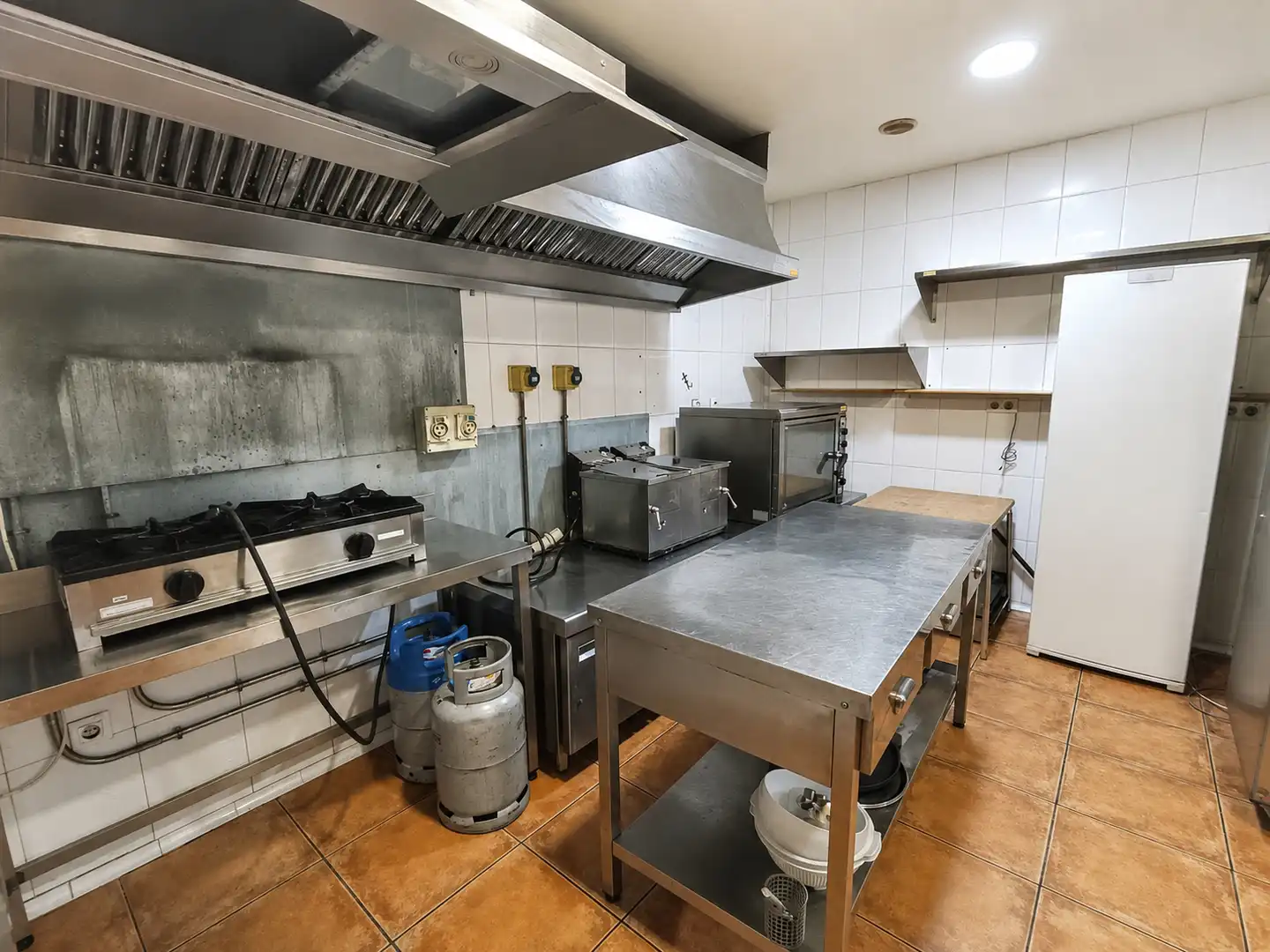 Cuina de Local en venda en La Carlota amb Aire condicionat, Calefacció i Terrassa