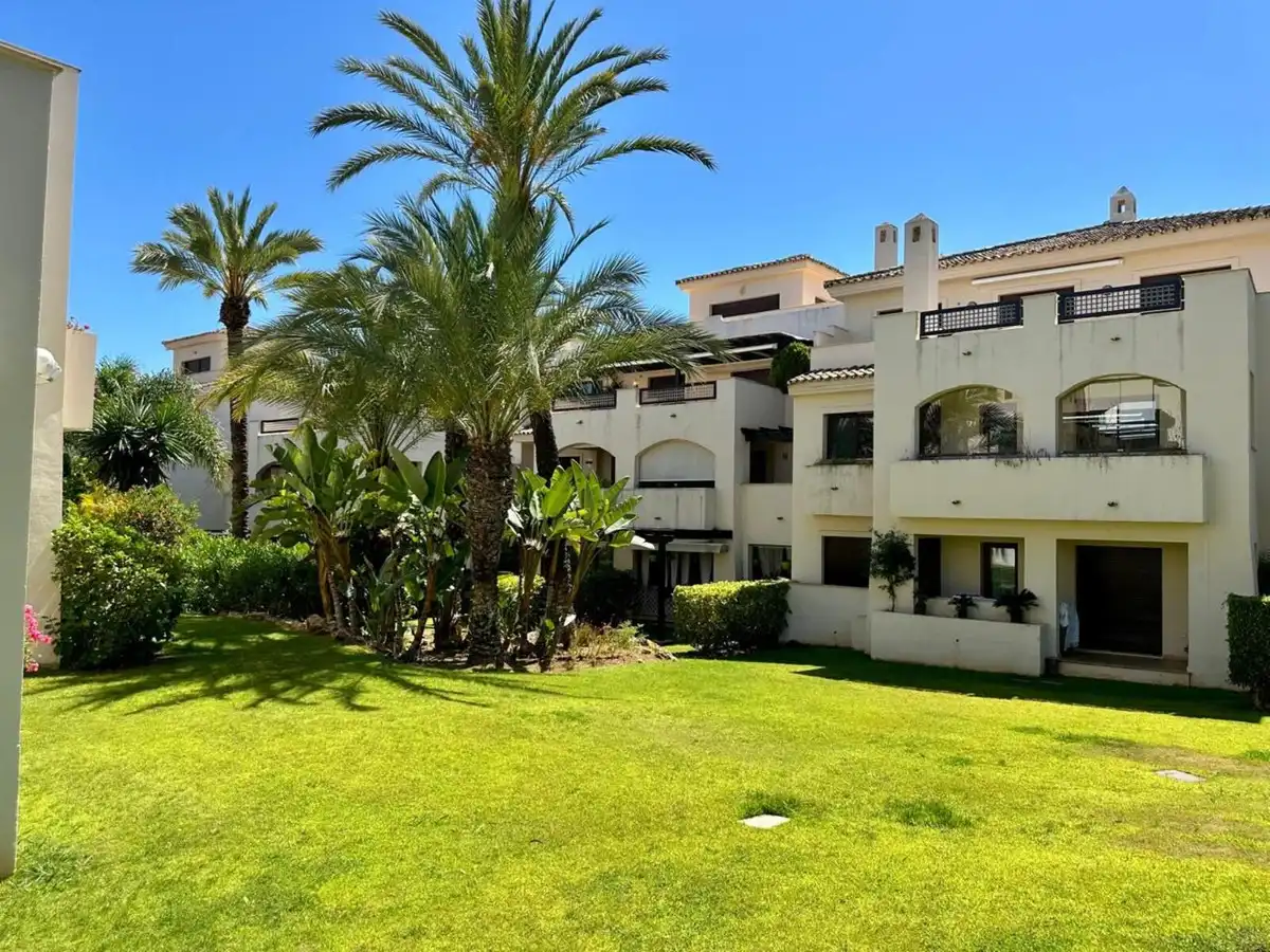Vista exterior de Dúplex en venda en Marbella amb Aire condicionat, Terrassa i Traster