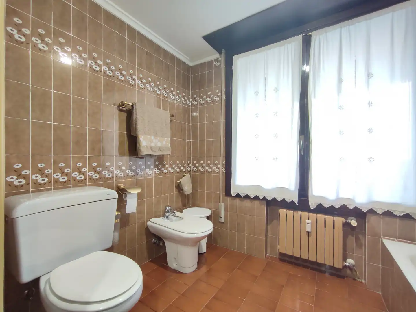 Baño de Piso de alquiler en Gijón  con Calefacción, Parquet y Amueblado