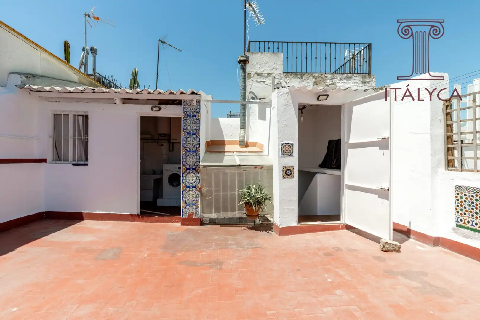 Exterior view of Attic for sale in Sevilla  with Air Conditioner, Heating and Terrace