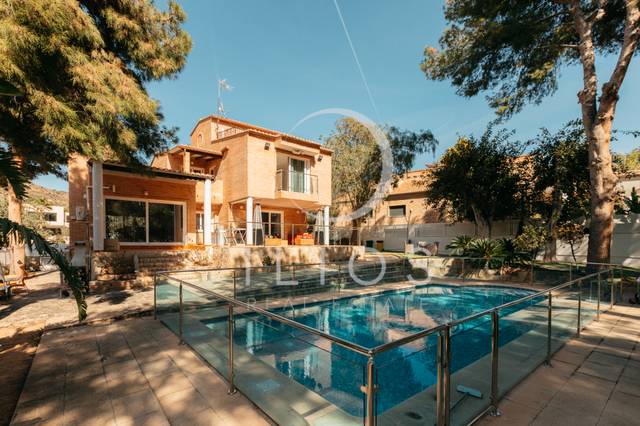 Casa-chalet en Venta en Alfinach - Los Monasterios