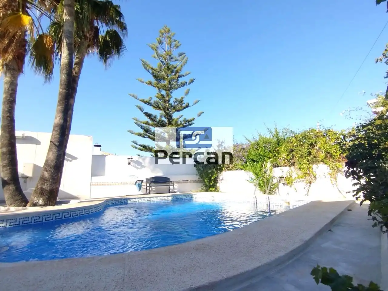 Piscina de Casa o xalet en venda en El Campello amb Aire condicionat, Jardí privat i Terrassa