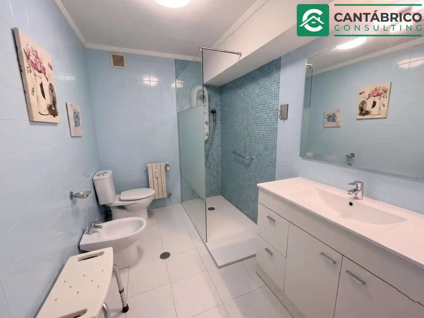 Bathroom of Flat for sale in Gijón   with Heating, Parquet flooring and Furnished