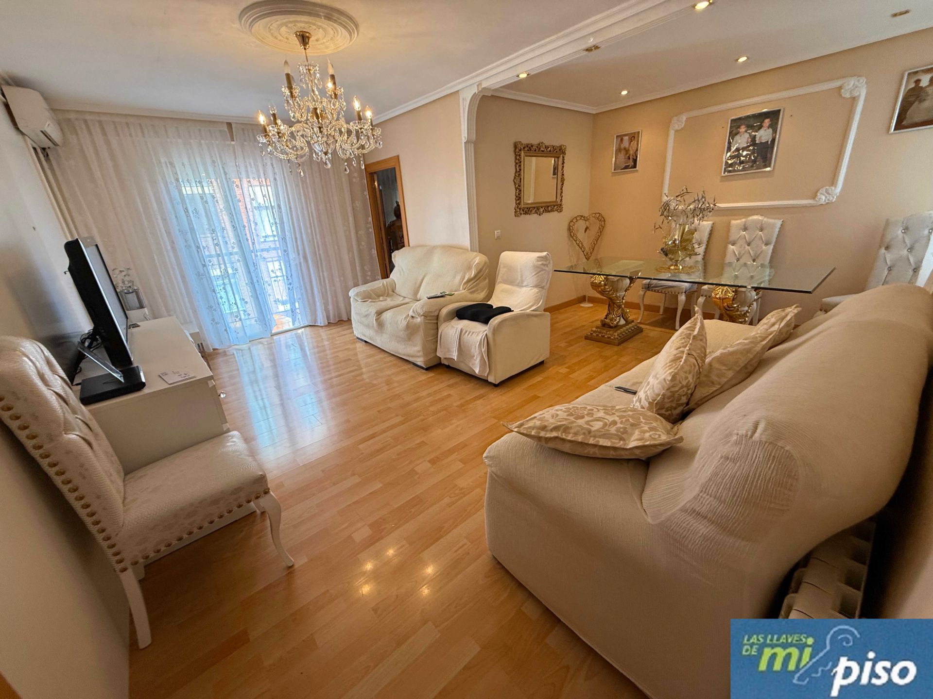 Living room of Flat for sale in Valladolid Capital  with Air Conditioner, Heating and Parquet flooring