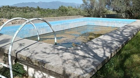 chalet con piscina y terreno
