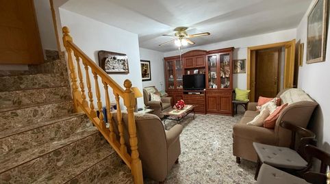 CASA IDEAL CON MUCHAS POSIBILIDADES PARA ENTRAR A VIVIR EN ALCUESCAR