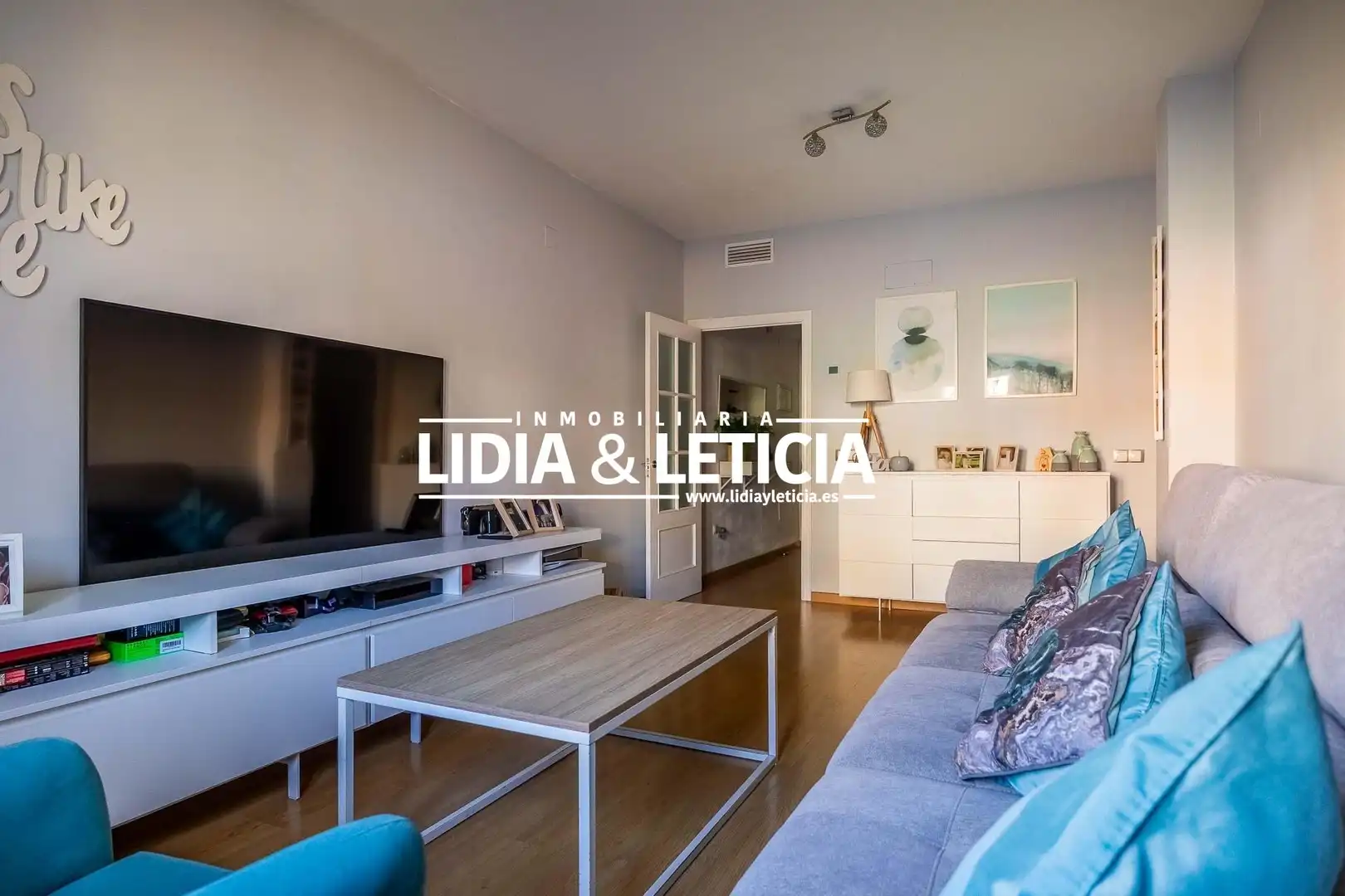Sala de estar de Piso en venta en Alcalá de Guadaira con Aire acondicionado, Calefacción y Parquet