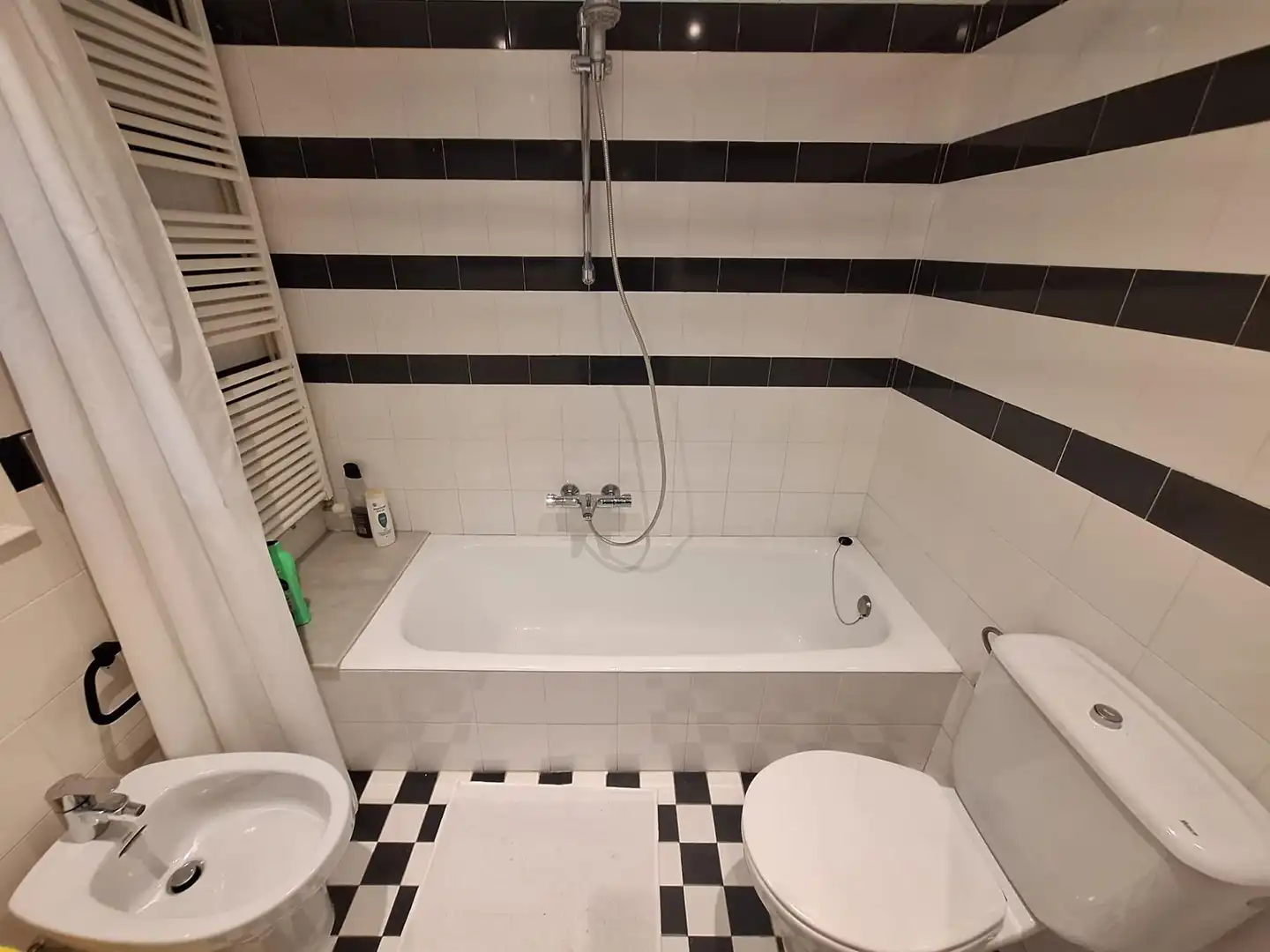 Badezimmer von Haus oder Chalet zum Verkauf in Castellar del Vallès mit Heizung, Privatgarten und Terrasse