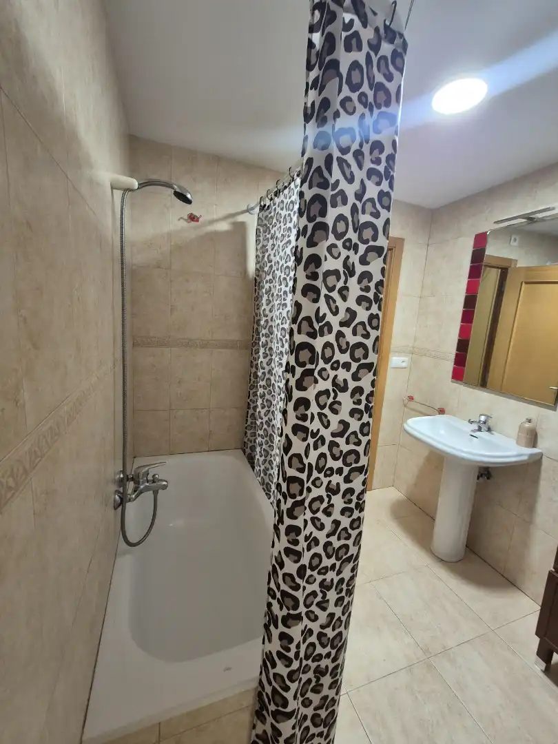 Bathroom of Flat for sale in Valencia  with Air Conditioner, Parquet flooring and Oven