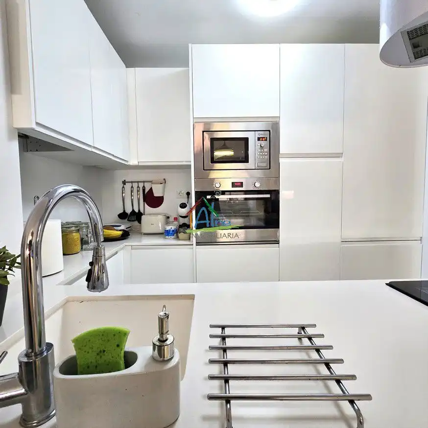 Cuina de Apartament en venda en Almonte amb Aire condicionat i Moblat