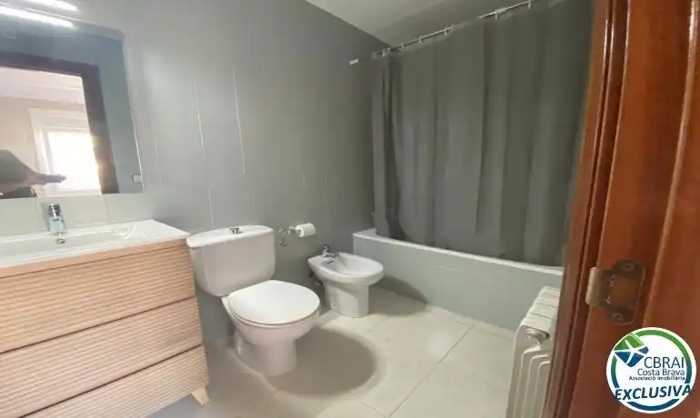 Bany de Casa o xalet en venda en Roses amb Calefacció, Jardí privat i Terrassa