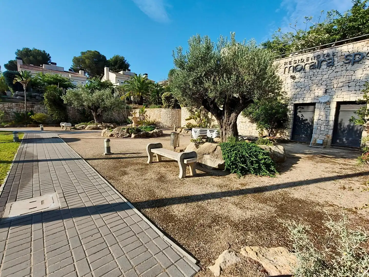 Vista exterior de Casa adosada en venda en Moraira amb Aire condicionat, Calefacció i Jardí privat