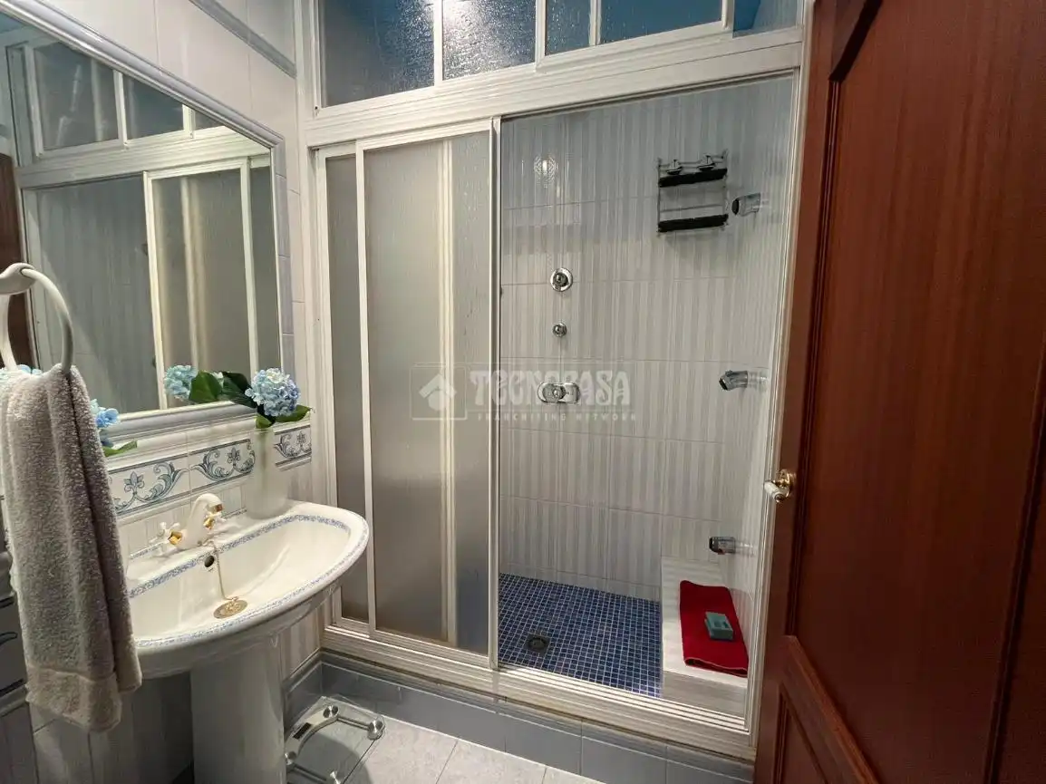 Baño de Casa adosada en venta en Linares con Aire acondicionado y Calefacción