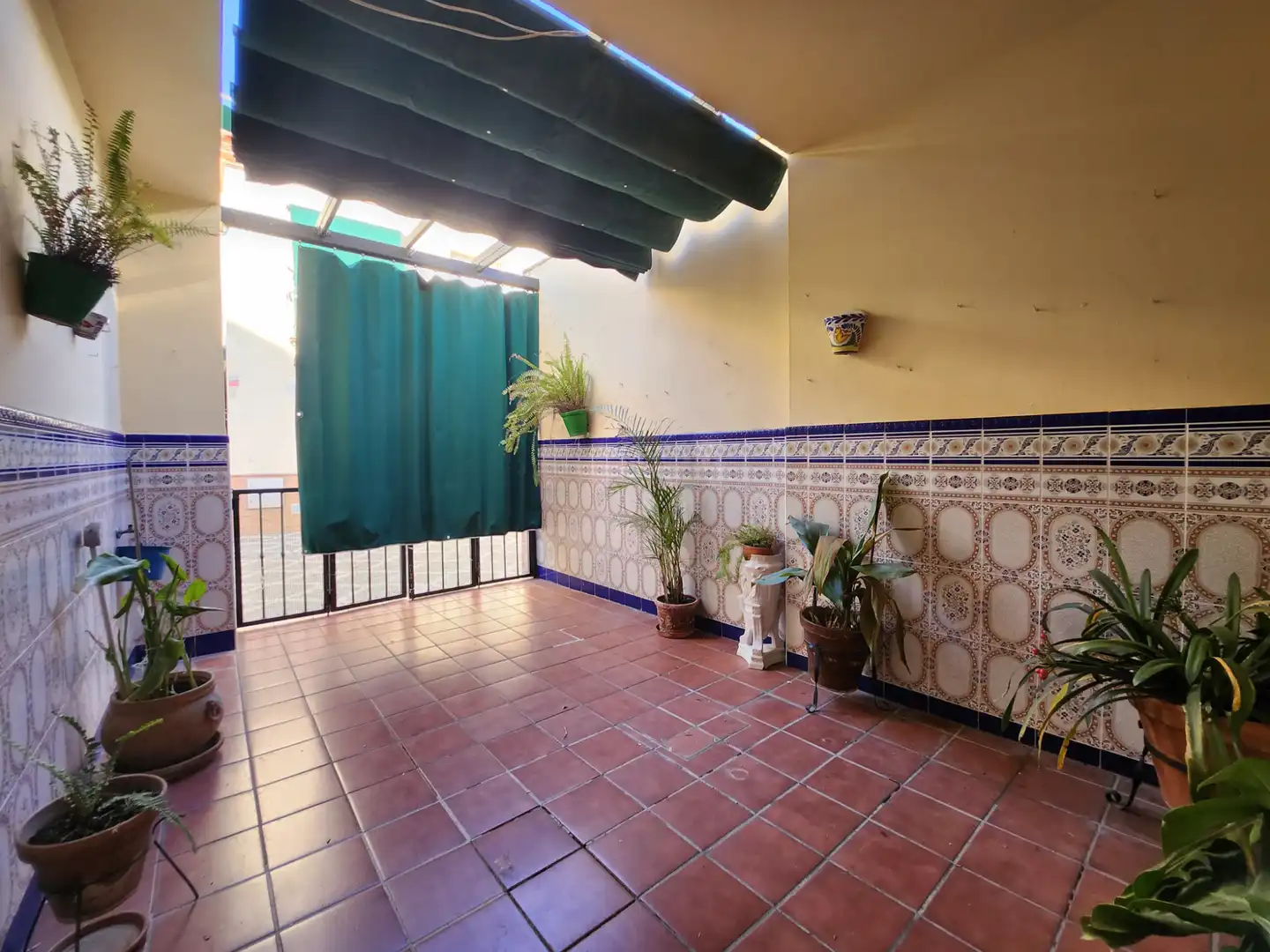 Terrasse von Einfamilien-Reihenhaus zum Verkauf in Alcalá de Guadaira mit Klimaanlage, Terrasse und Abstellraum