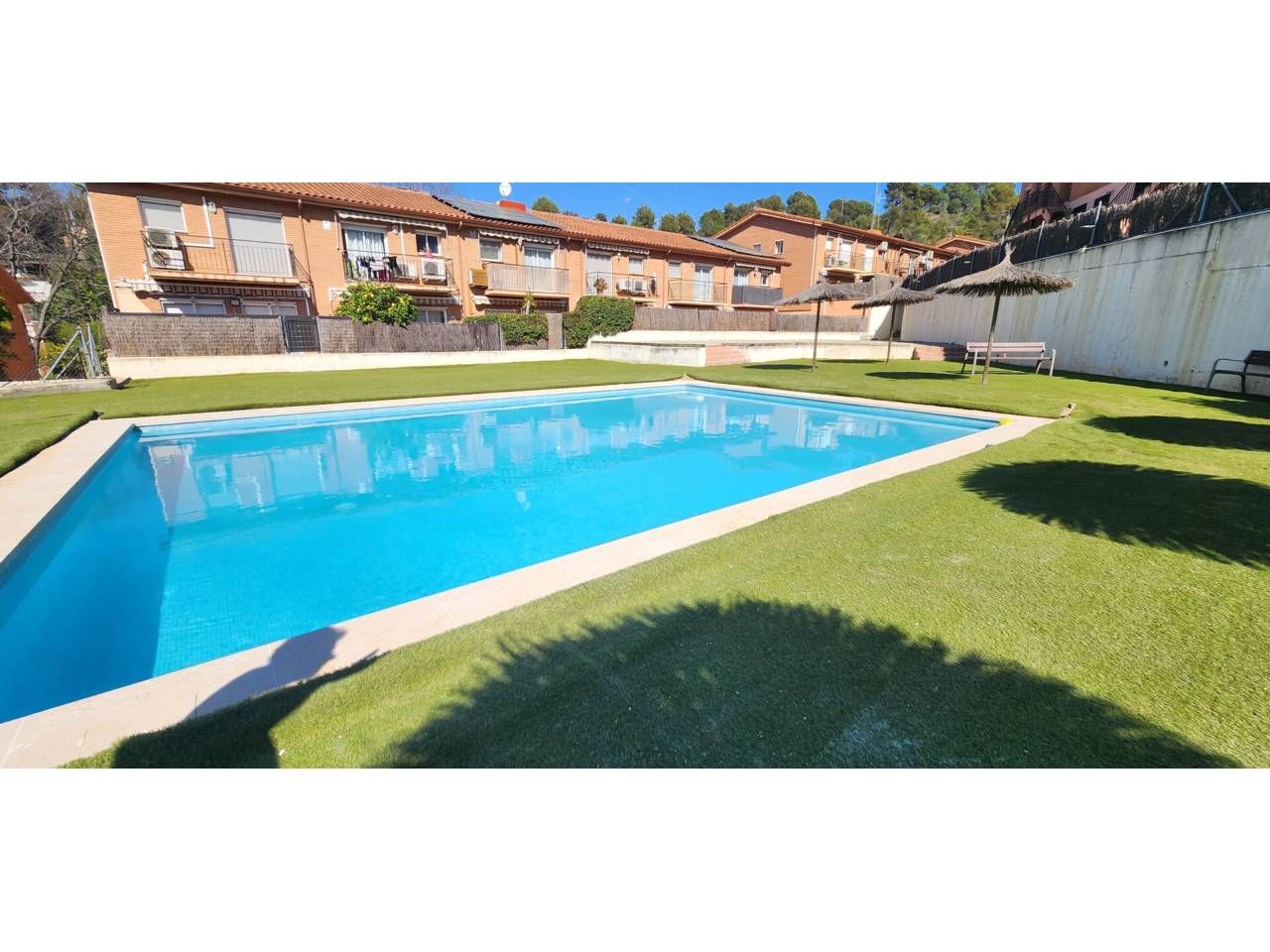 Piscina de Casa adosada en venta en Terrassa con Aire acondicionado, Calefacción y Piscina