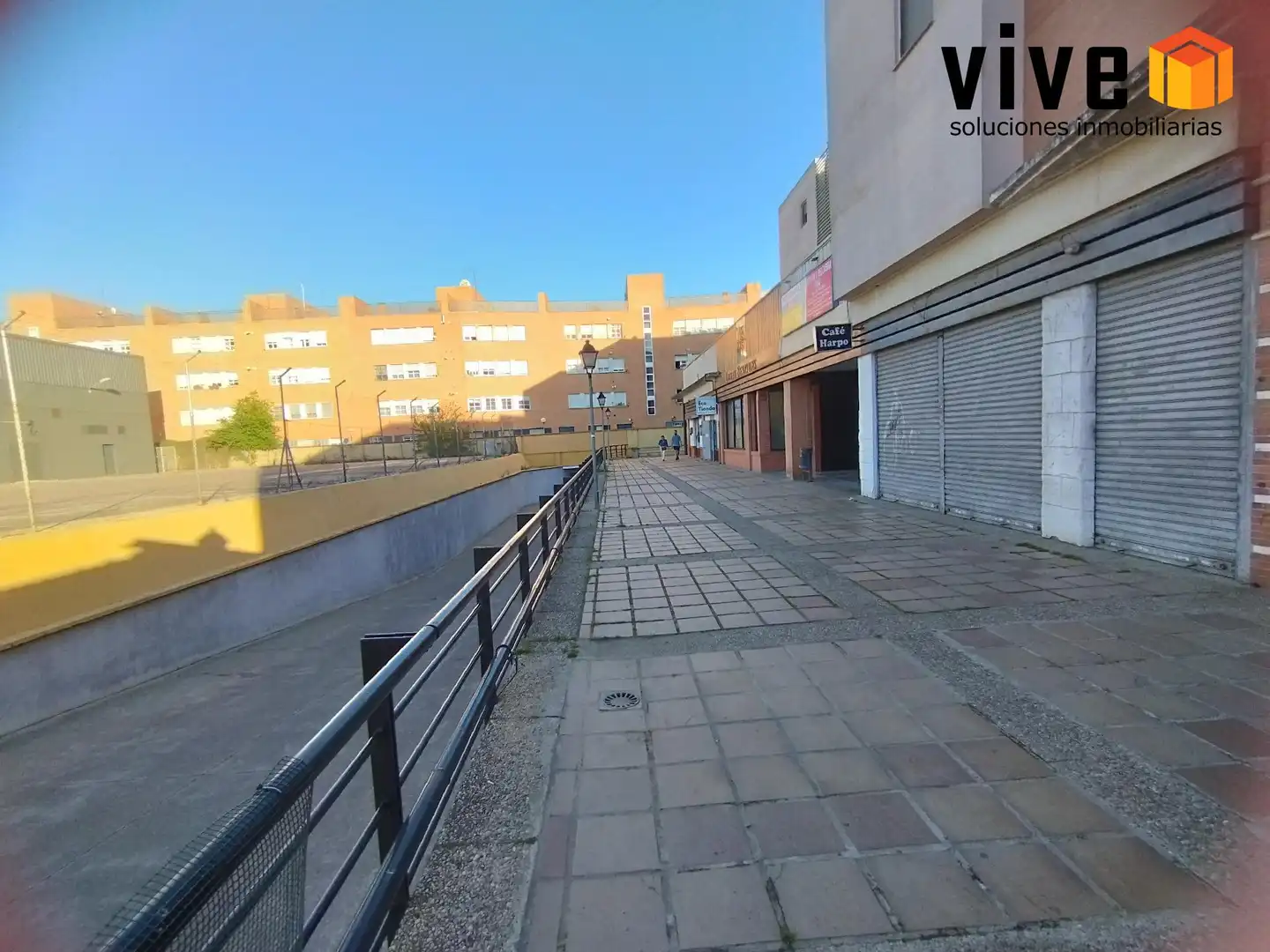 Vista exterior de Piso en venta en Mairena del Aljarafe con Aire acondicionado y Balcón