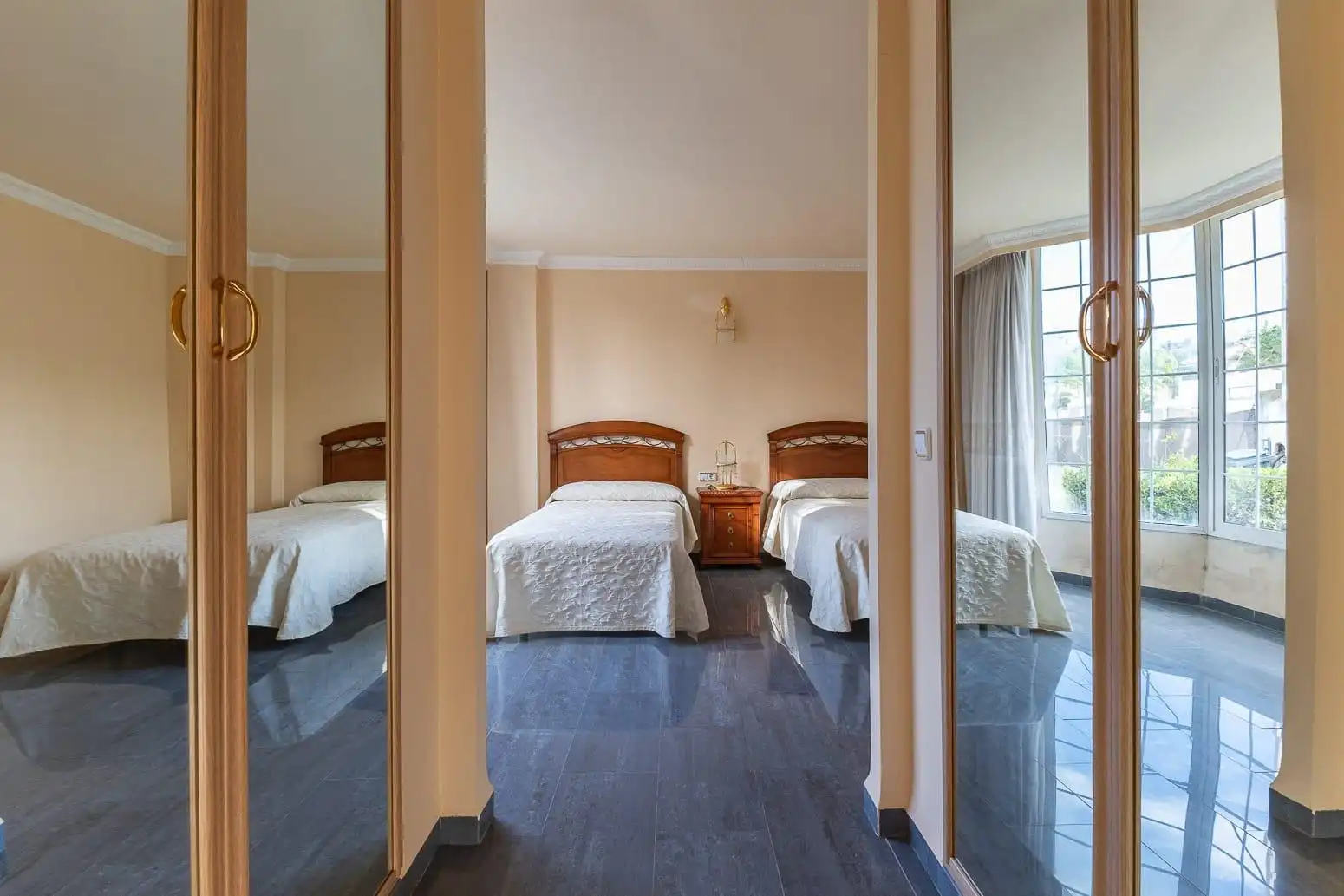 Habitación de Casa o chalet en venta en Chiva con Aire acondicionado, Terraza y Piscina
