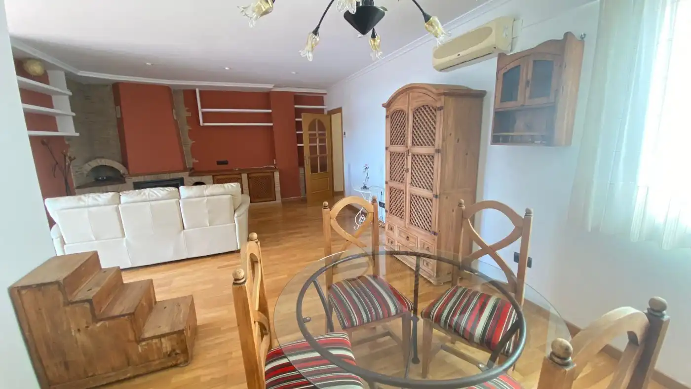Esszimmer von Dachboden zum Verkauf in Silla mit Klimaanlage, Heizung und Parkett