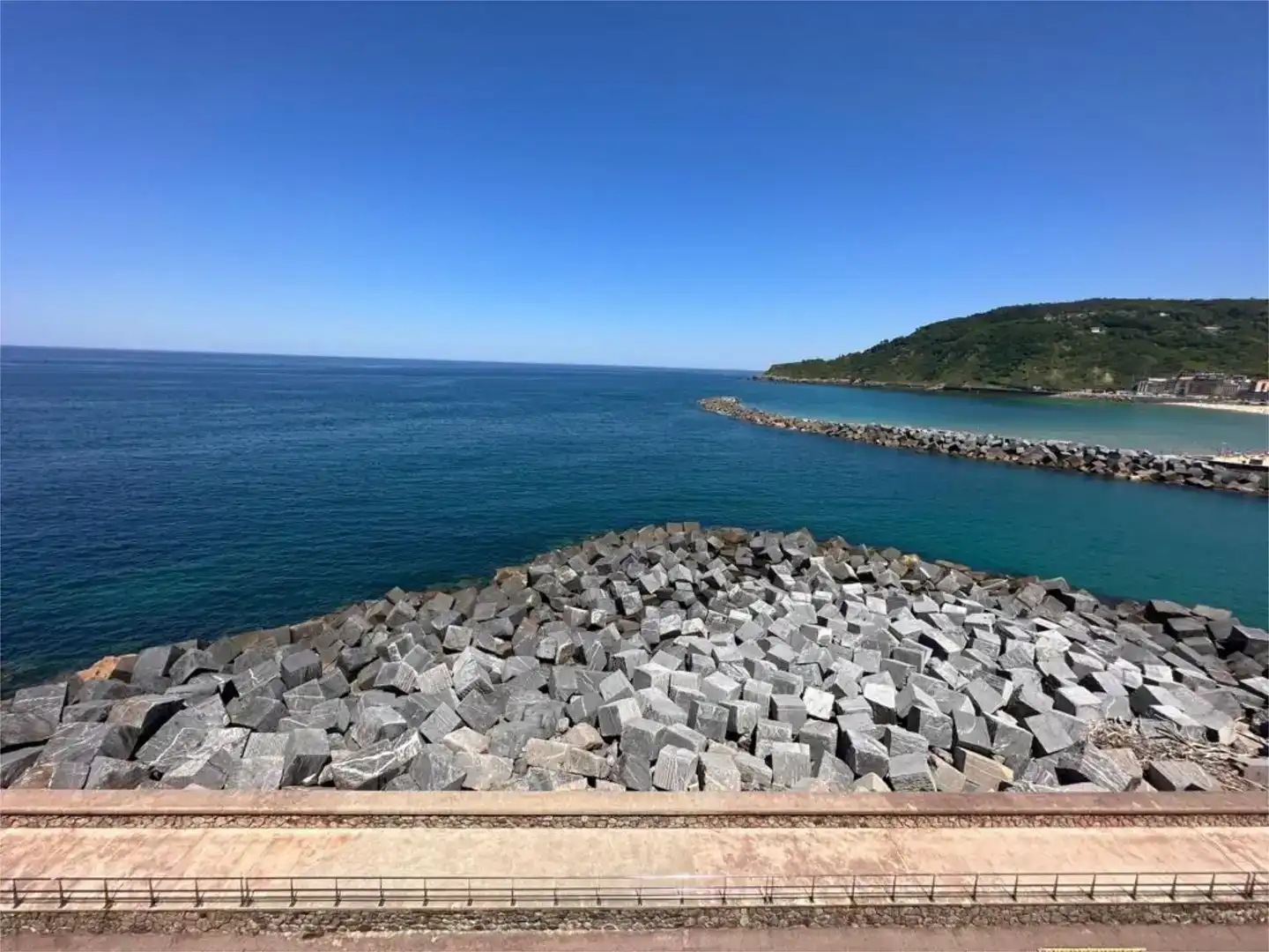 Vista exterior de Pis de lloguer en Donostia - San Sebastián  amb Parquet, Moblat i Balcó