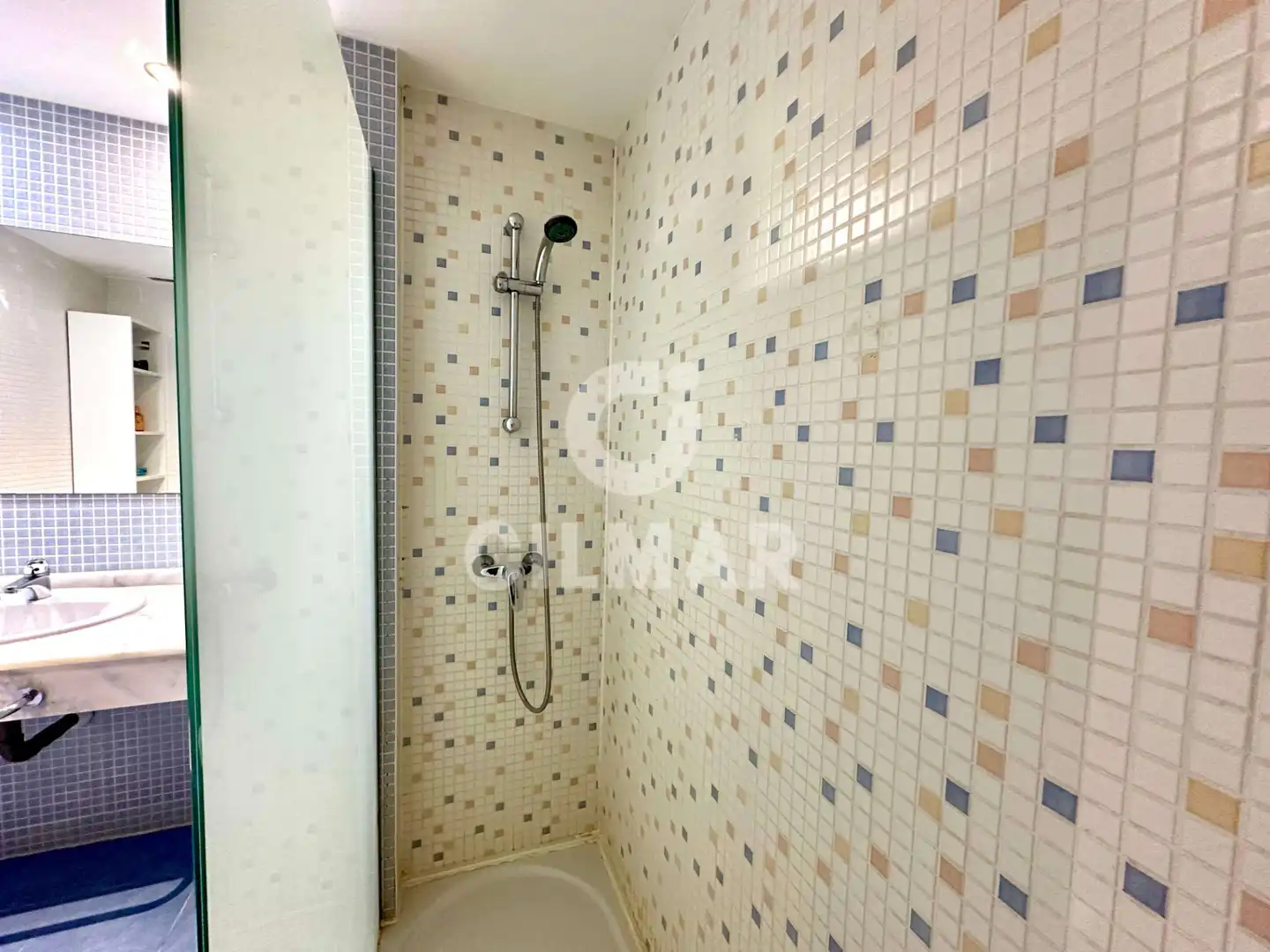 Badezimmer von Wohnung zum Verkauf in Arona mit Privatgarten, Terrasse und Abstellraum