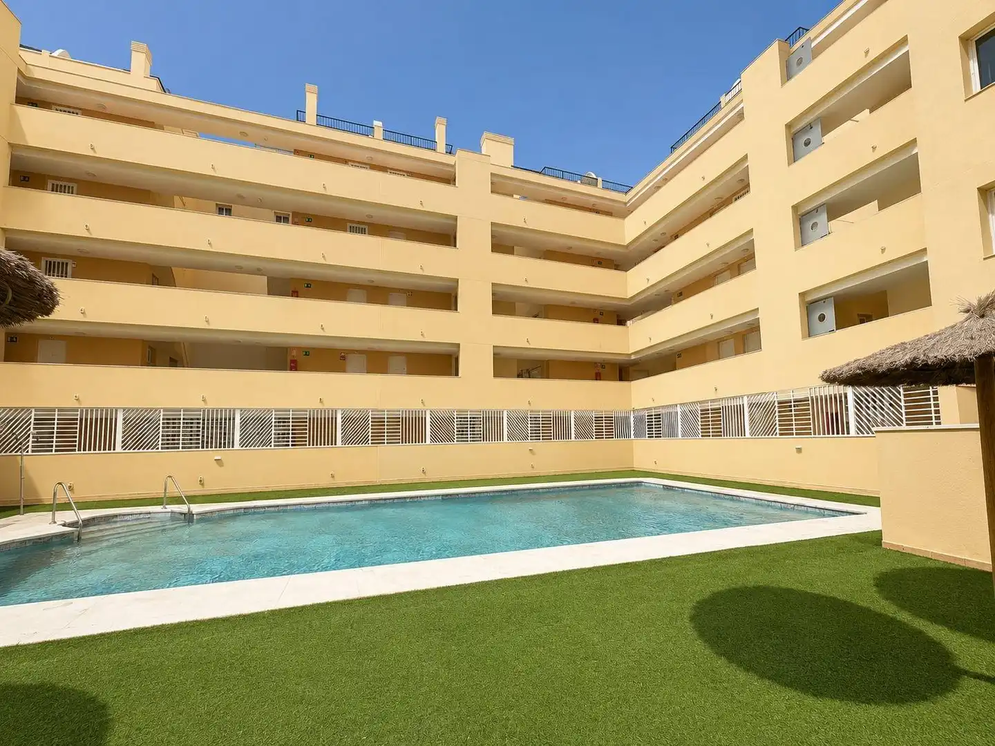 Swimming pool of Flat for sale in Roquetas de Mar