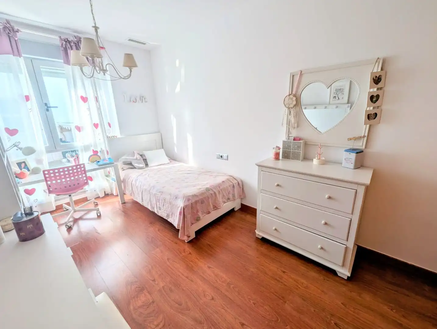 Habitación de Casa adosada en venta en Castellón de la Plana / Castelló de la Plana con Aire acondicionado, Calefacción y Terraza