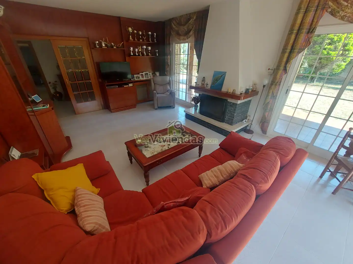 Sala d'estar de Casa o xalet en venda en Torrelles de Llobregat amb Aire condicionat, Calefacció i Jardí privat