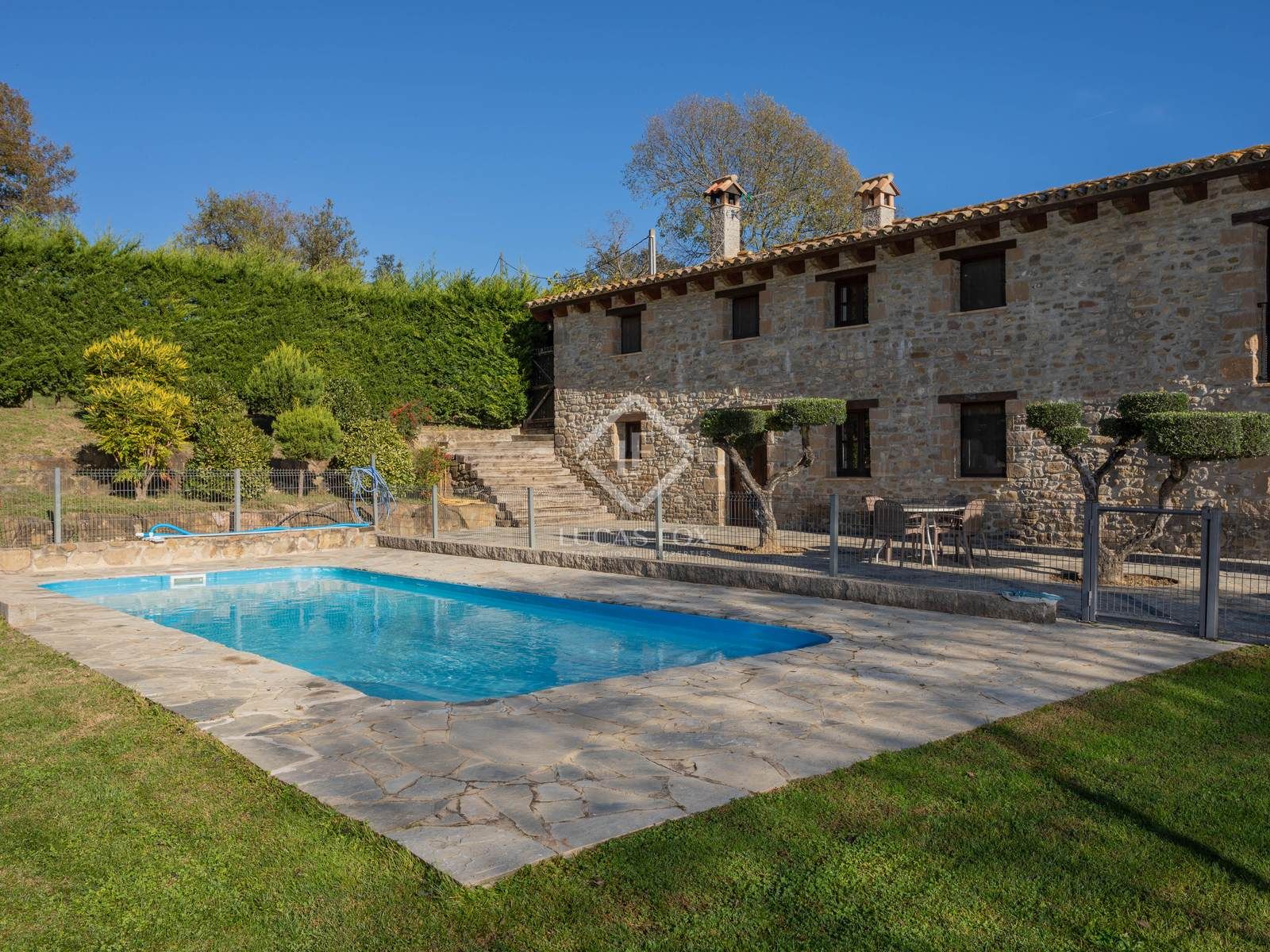 Piscina de Finca rústica en venda en Santa Pau amb Jardí privat, Terrassa i Traster