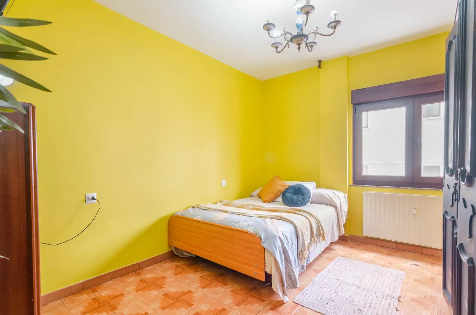 Habitación de Piso en venta en Oviedo  con Calefacción y Trastero