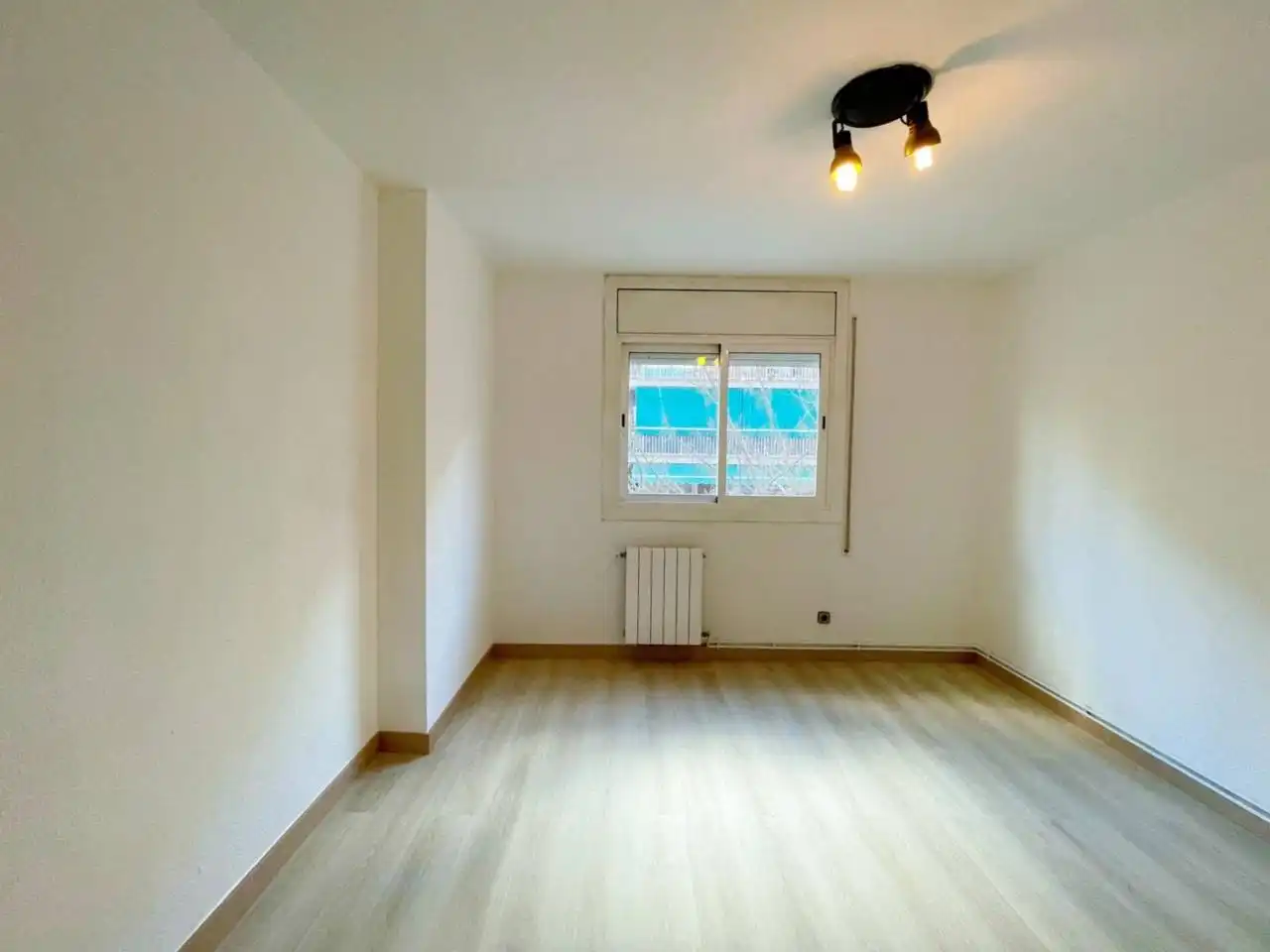 Habitación de Piso en venta en Cerdanyola del Vallès con Calefacción, Parquet y Balcón