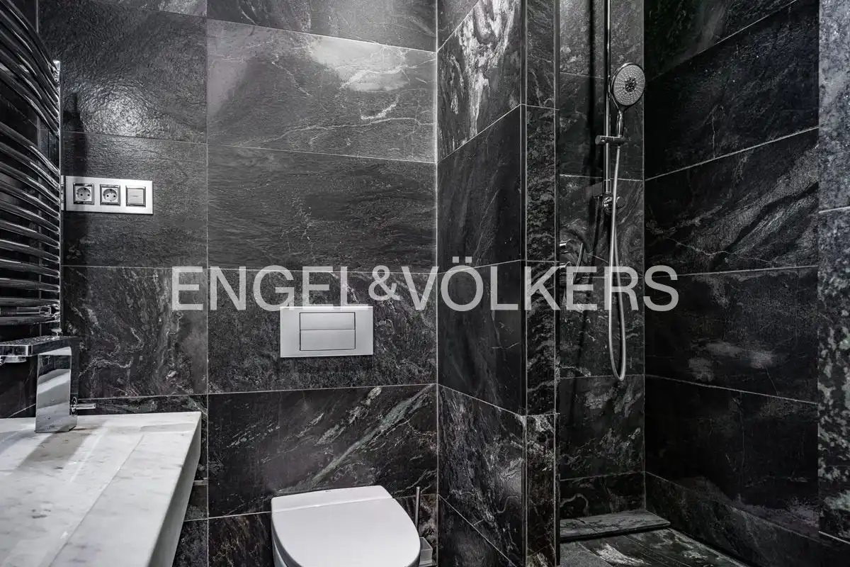 Baño de Piso en venta en León Capital  con Calefacción y Balcón