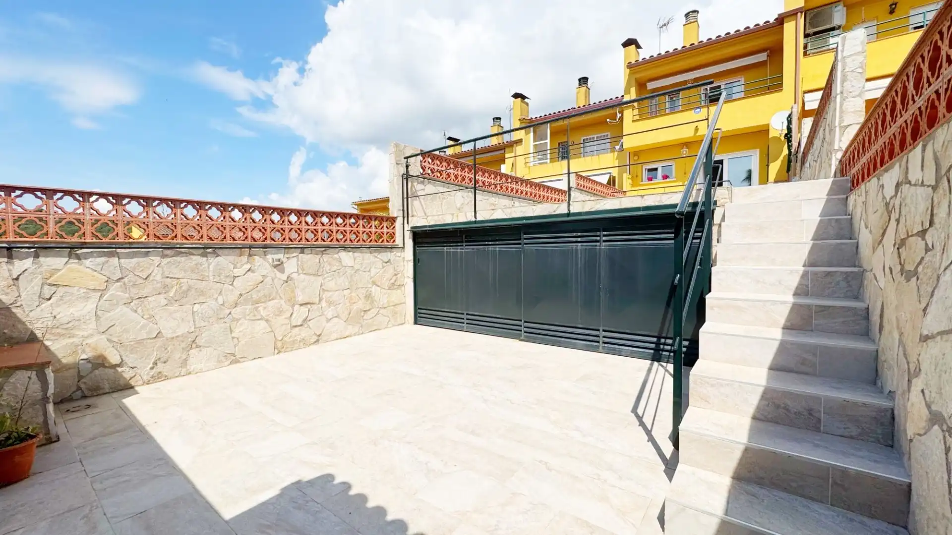 Houses for sale in Carrer Avellaners, Mas Romeu