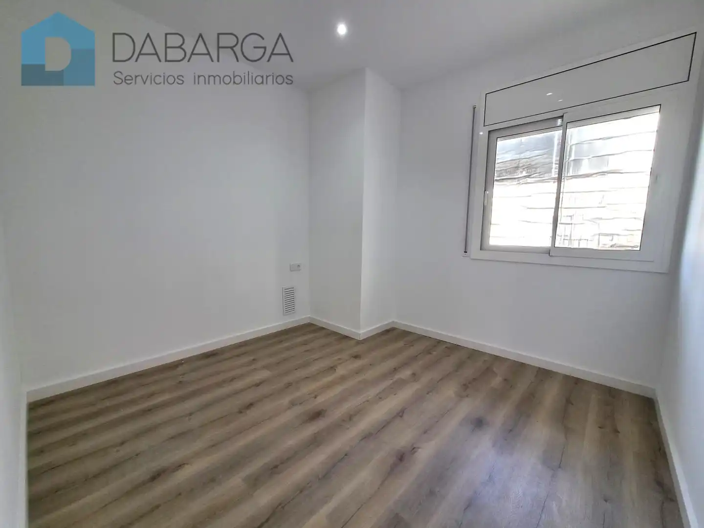 Wohnung zum Verkauf in Ripollet mit Klimaanlage, Parkett und Terrasse