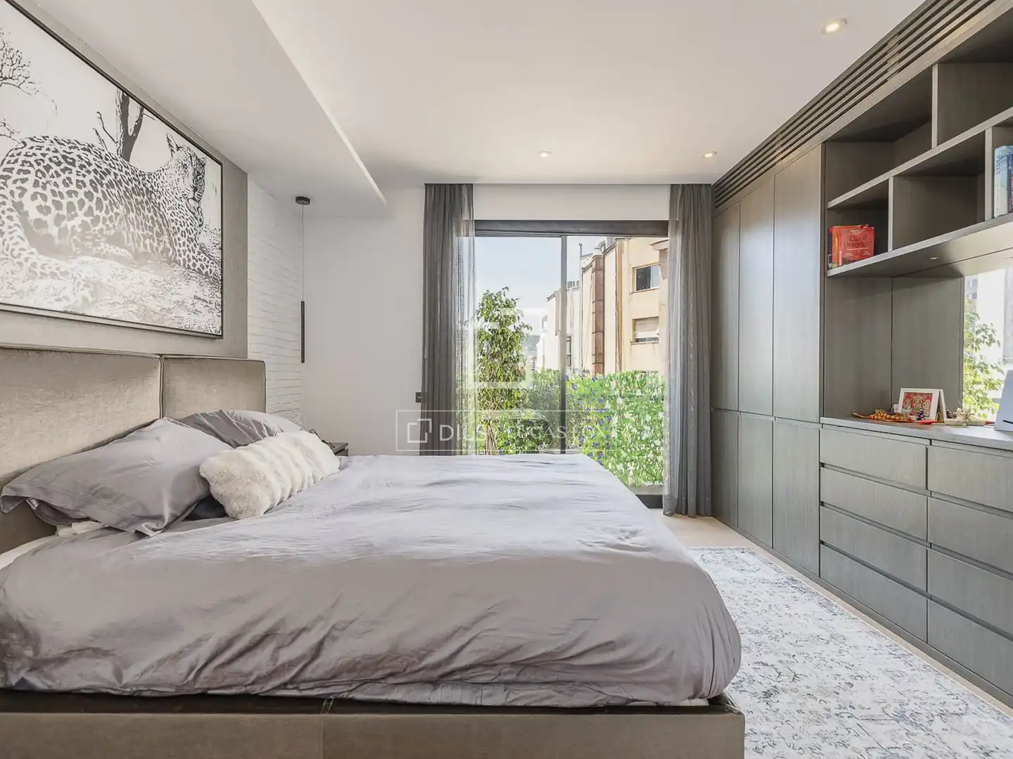 Schlafzimmer von Dachboden zum Verkauf in Martorell mit Klimaanlage, Terrasse und Schwimmbad