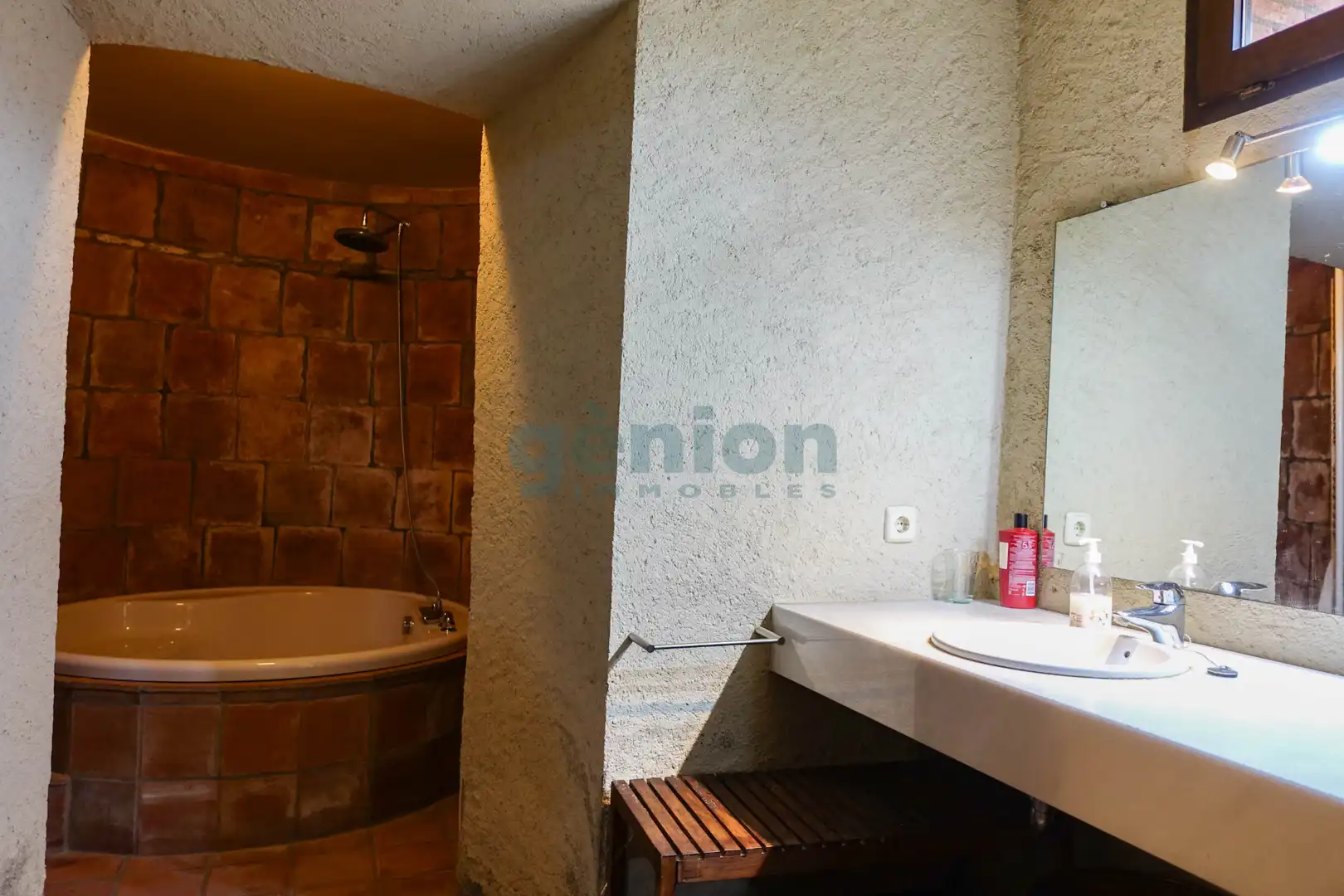 Baño de Finca rústica en venta en Sant Miquel de Fluvià con Aire acondicionado, Calefacción y Jardín privado