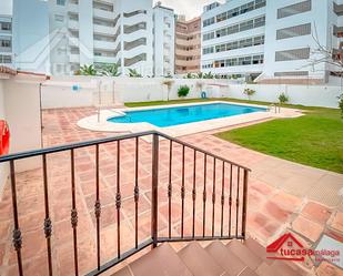 Swimming pool of Flat for sale in Fuengirola  with Parquet flooring, Terrace and Community pool