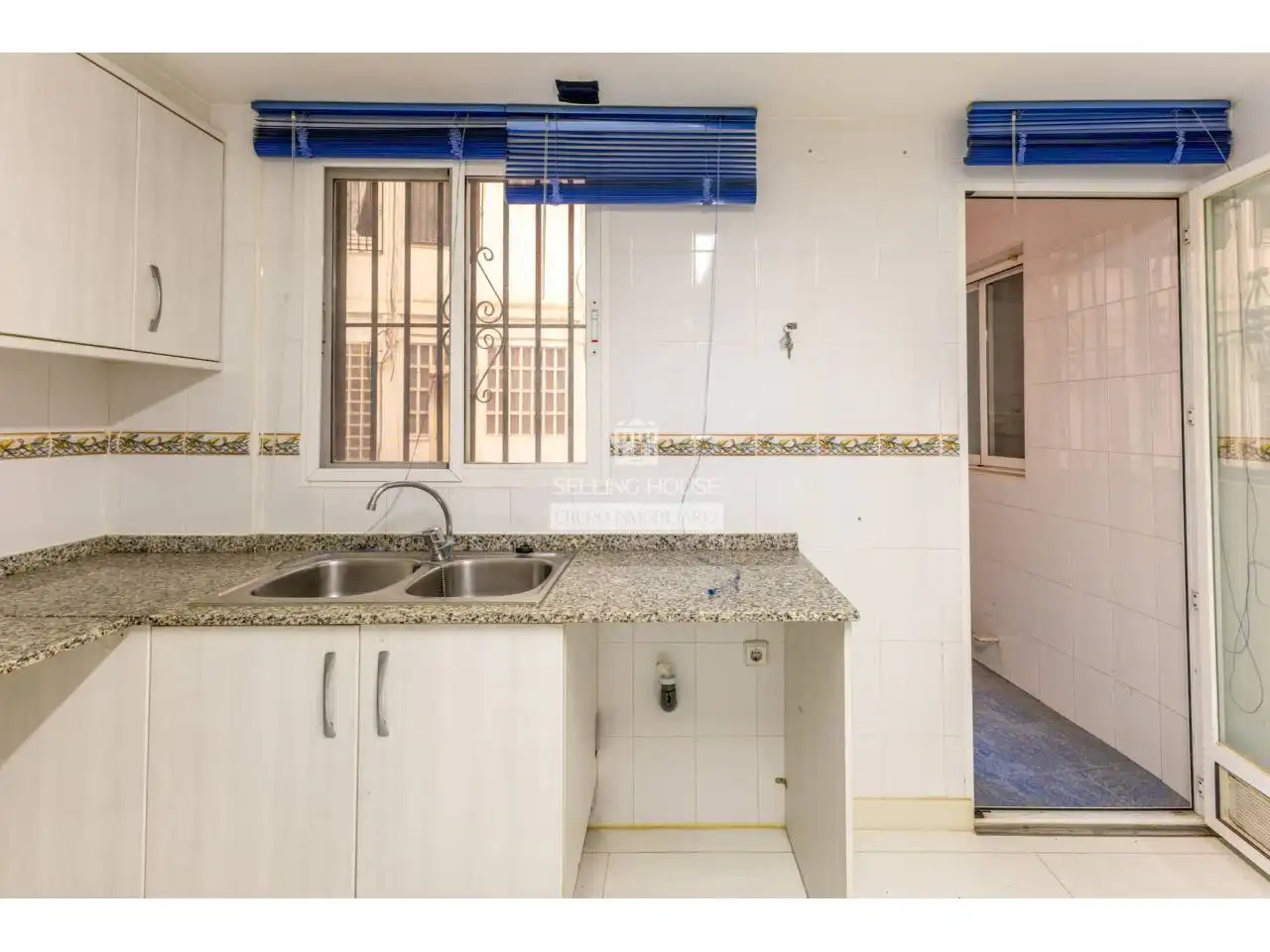 Kitchen of Flat for sale in Valencia  with Heating, Parquet flooring and Balcony