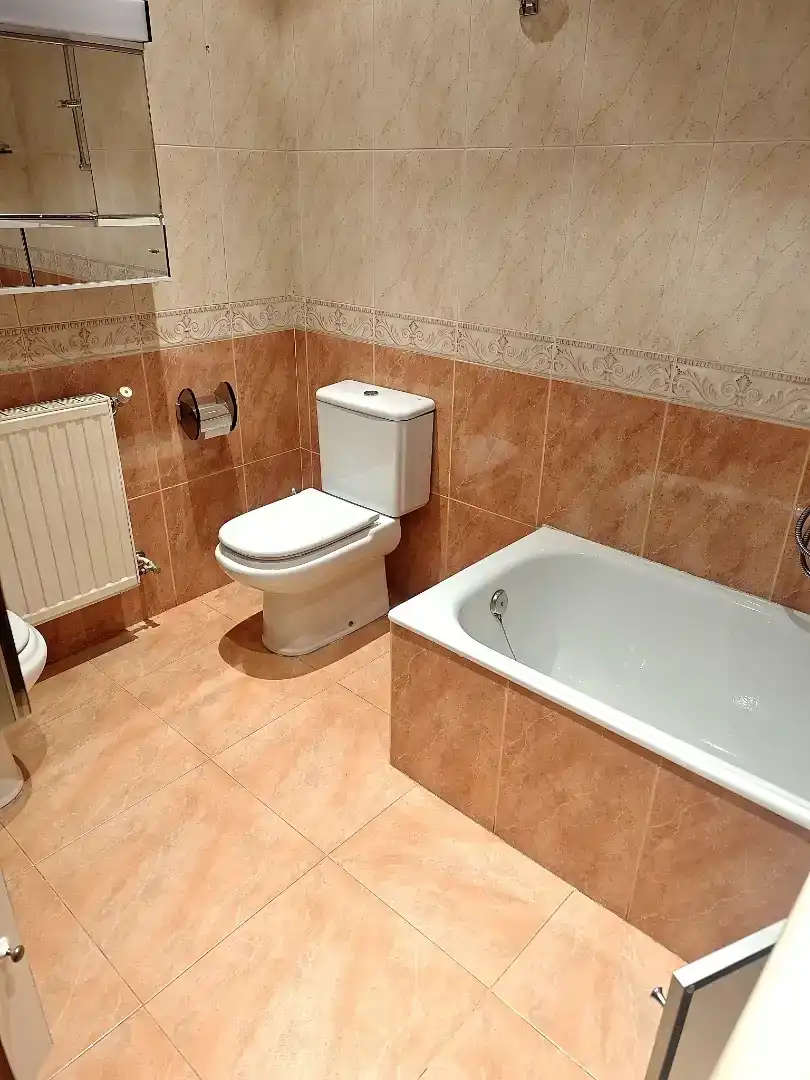 Badezimmer von Wohnung zur Miete in Salamanca Capital