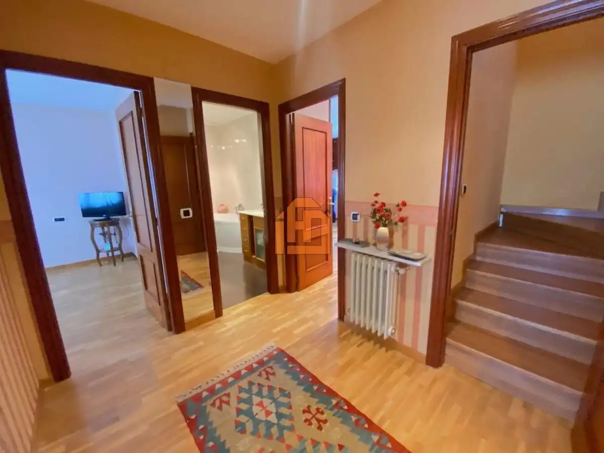 Houses for sale in Sariegos  with Heating and Parquet flooring