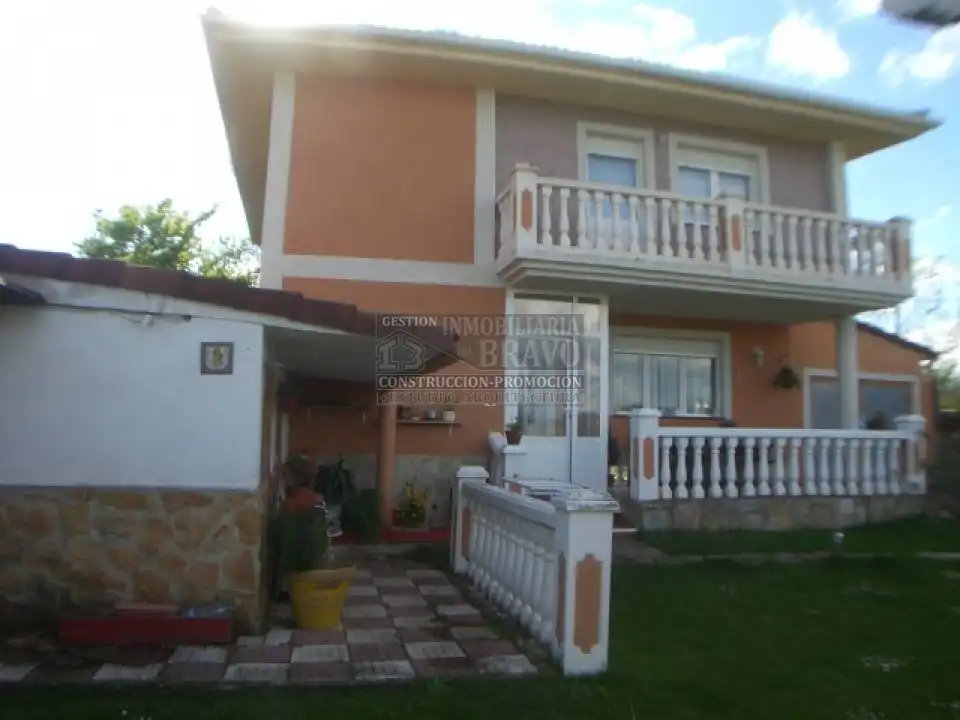 Jardí de Casa o xalet en venda en Villarcayo de Merindad de Castilla la Vieja amb Calefacció, Jardí privat i Terrassa