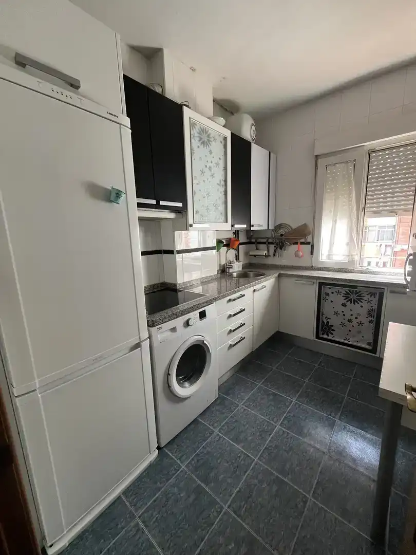 Cuina de Pis en venda en Valladolid amb Parquet, Traster i Moblat